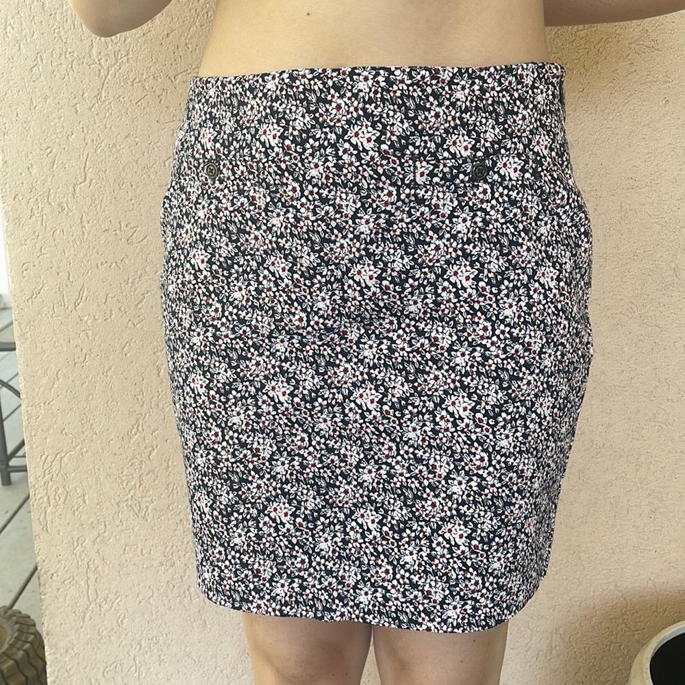 Floral Banana Republic mini skirt